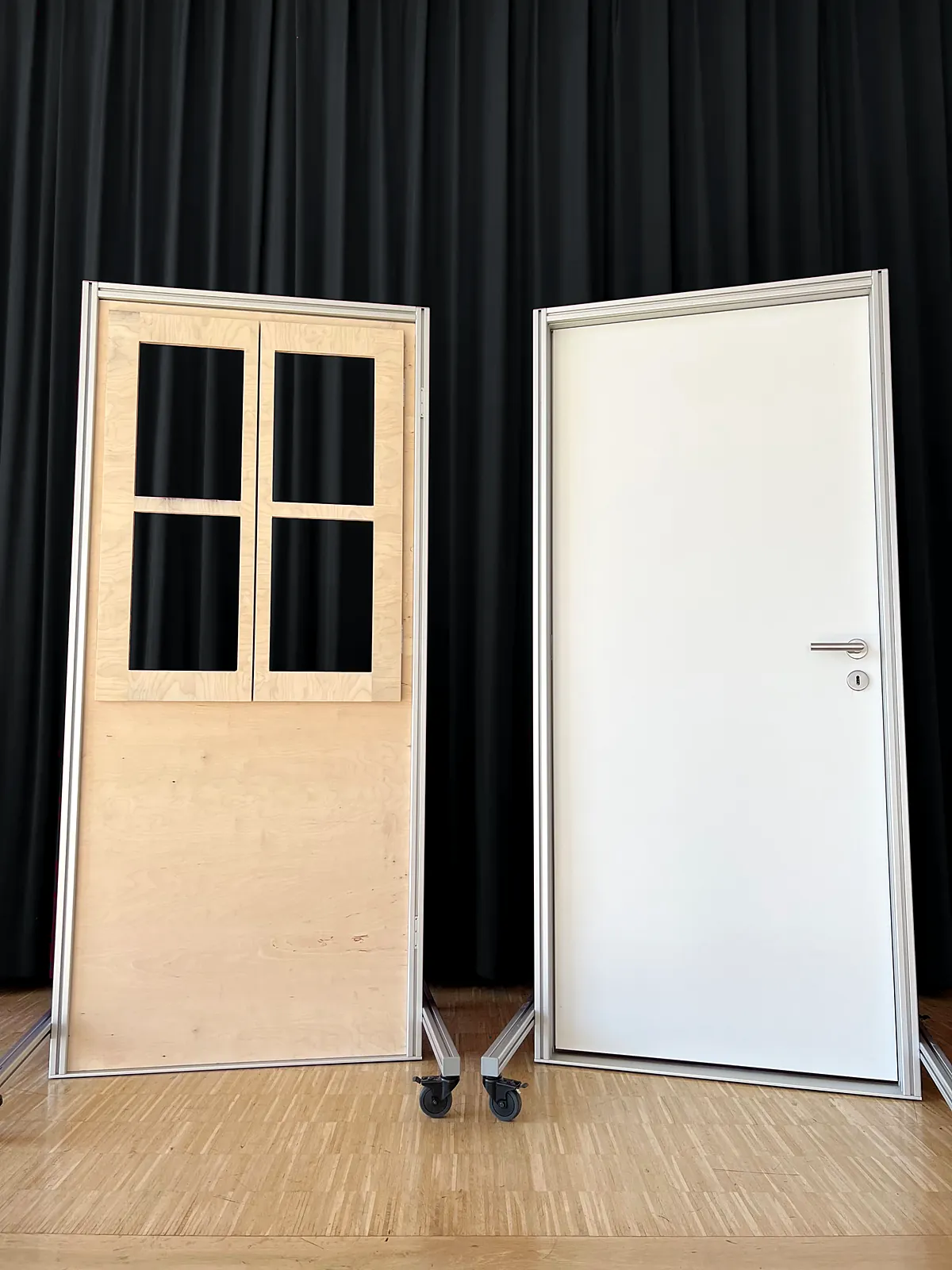 FlexiStage Fenster und Tür auf Rollen